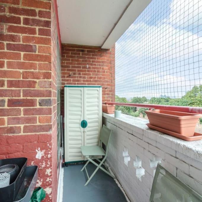 Top Floor 1 Bedroom Apartment With Views Over 伦敦 外观 照片